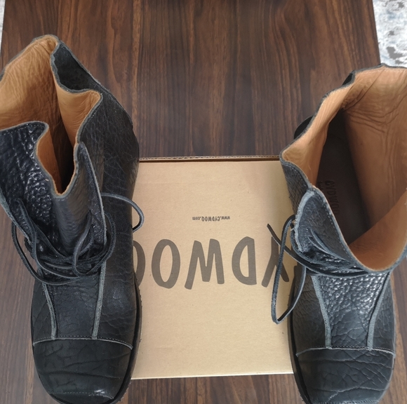 Cydwoq Pocket Black Boot - Picture 4 of 4